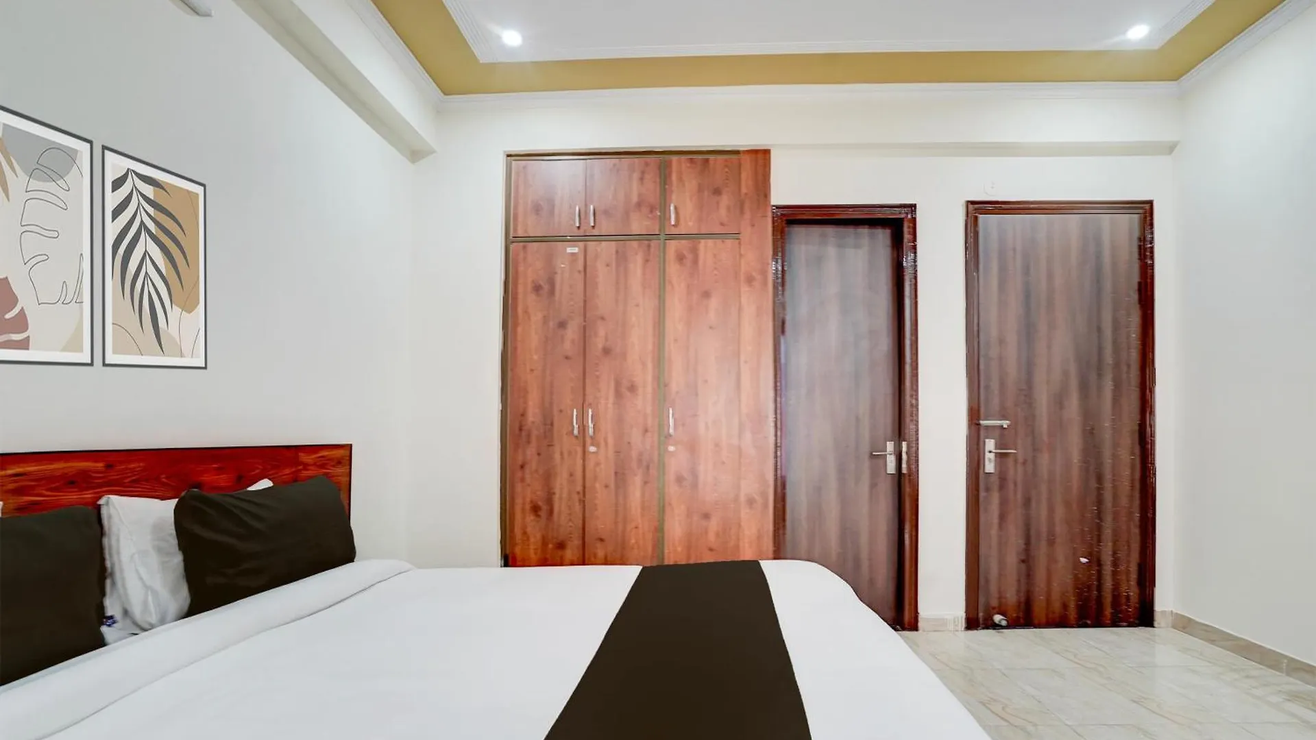Collection O Sunshine Corporate Suite Gurgaon 4*,  Indie