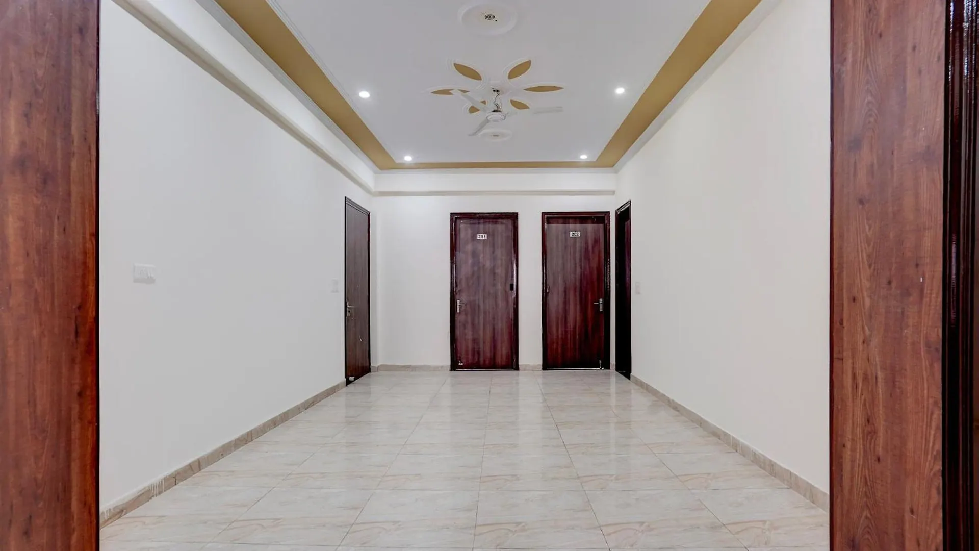 Collection O Sunshine Corporate Suite Gurgaon 4*,  Indie